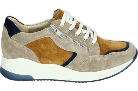 sneakers met brede voeten